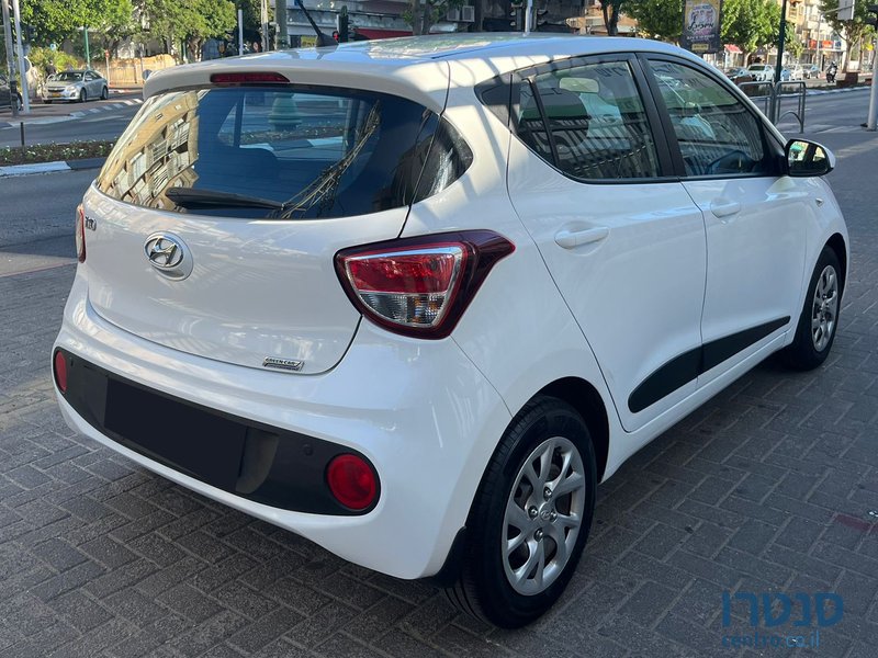 2018' Hyundai i10 photo #2