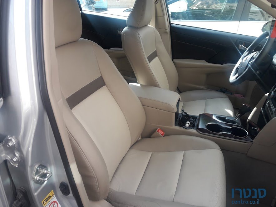 2014' Toyota Camry XLE photo #2