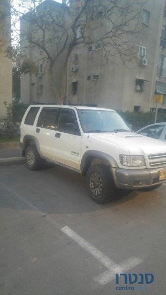 2000' Isuzu Trooper photo #1