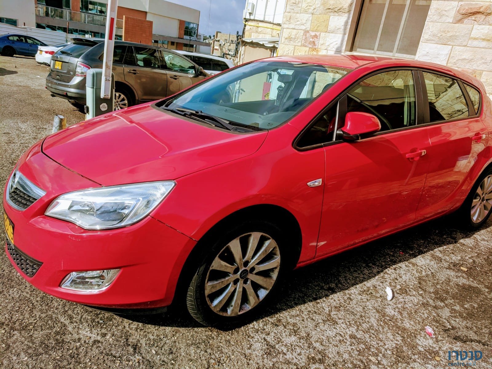 2012' Opel Astra photo #1