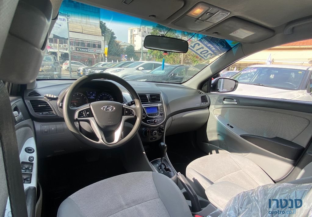 2012' Hyundai i25 יונדאי photo #6