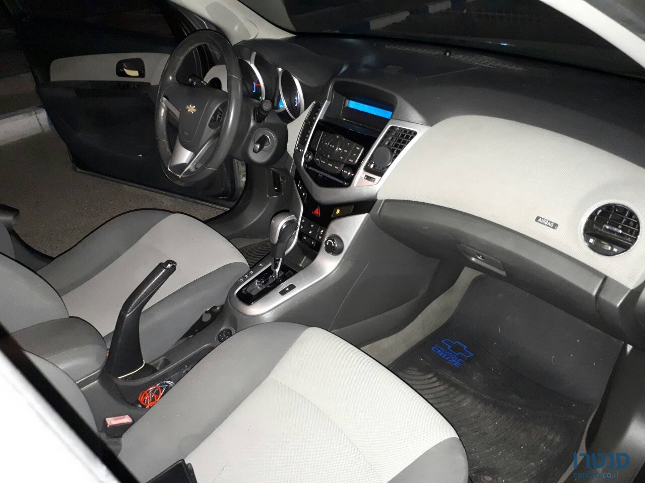 2010' Chevrolet Cruze Ls photo #2