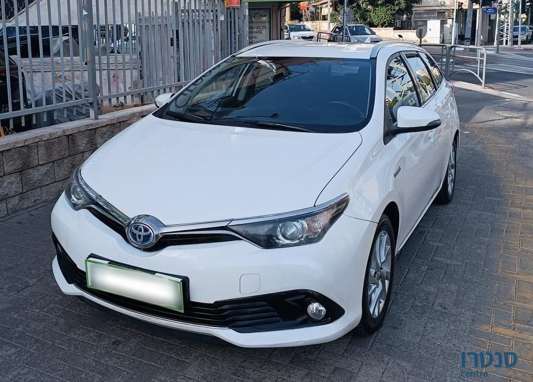 2017' Toyota Auris photo #6