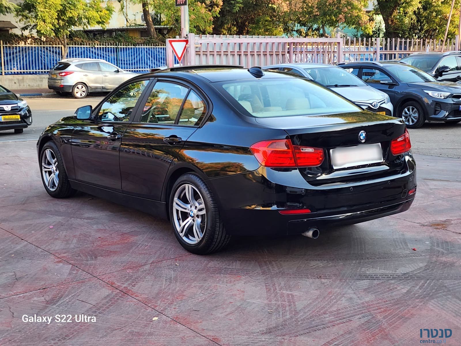 2015' BMW 316 photo #3
