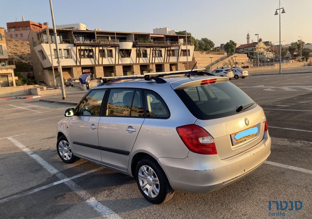 2011' Skoda Fabia סקודה פאביה photo #3