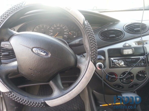 2004' Ford Focus photo #4