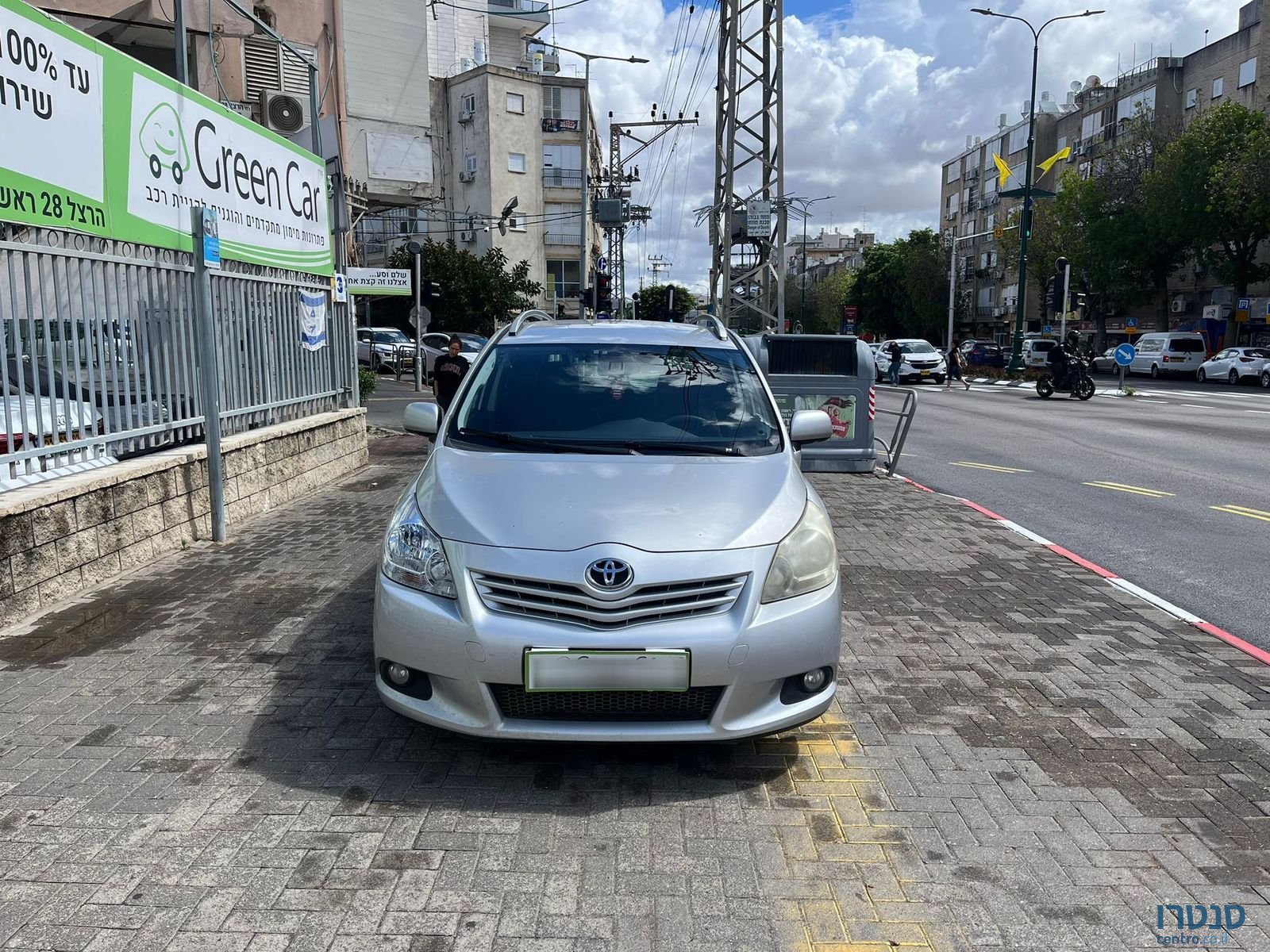 2011' Toyota Verso photo #1