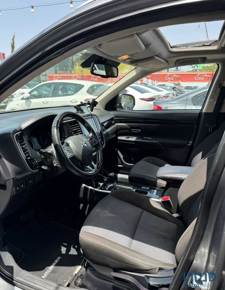2019' Mitsubishi Outlander מיצובישי אאוטלנדר photo #3