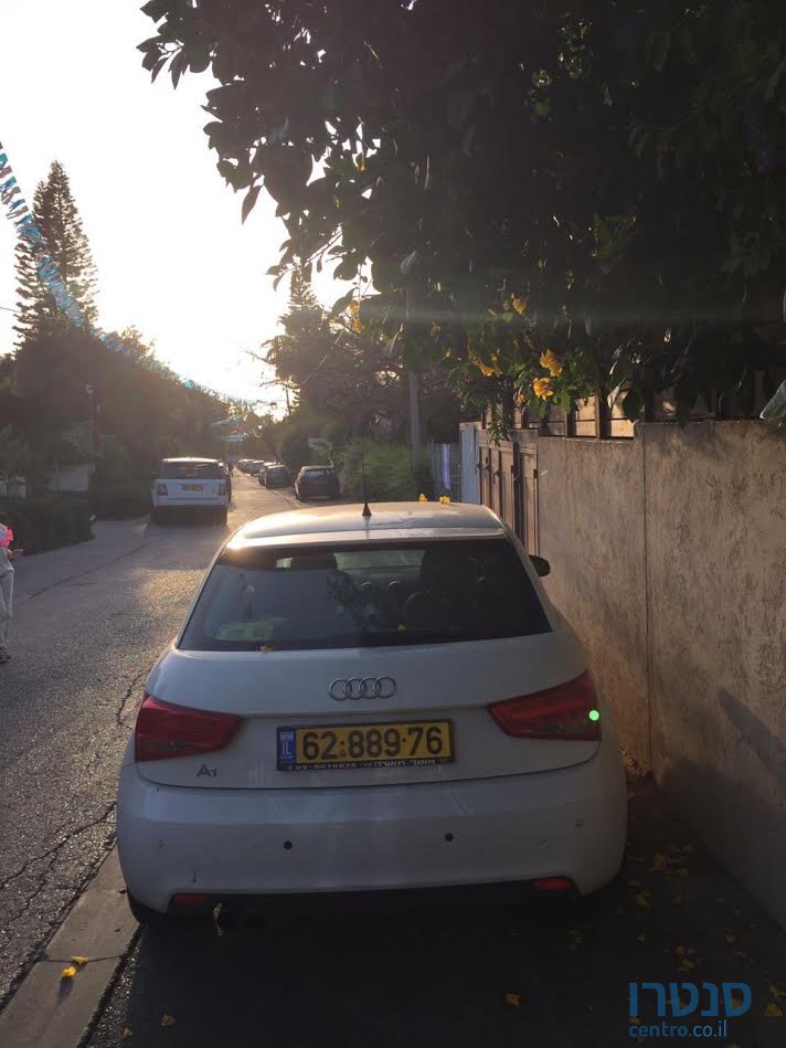 2011' Audi A1 TFSI photo #3