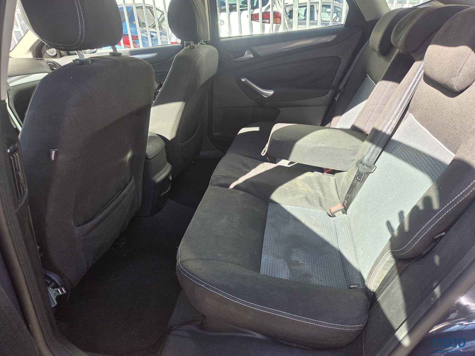 2011' Ford Mondeo photo #3