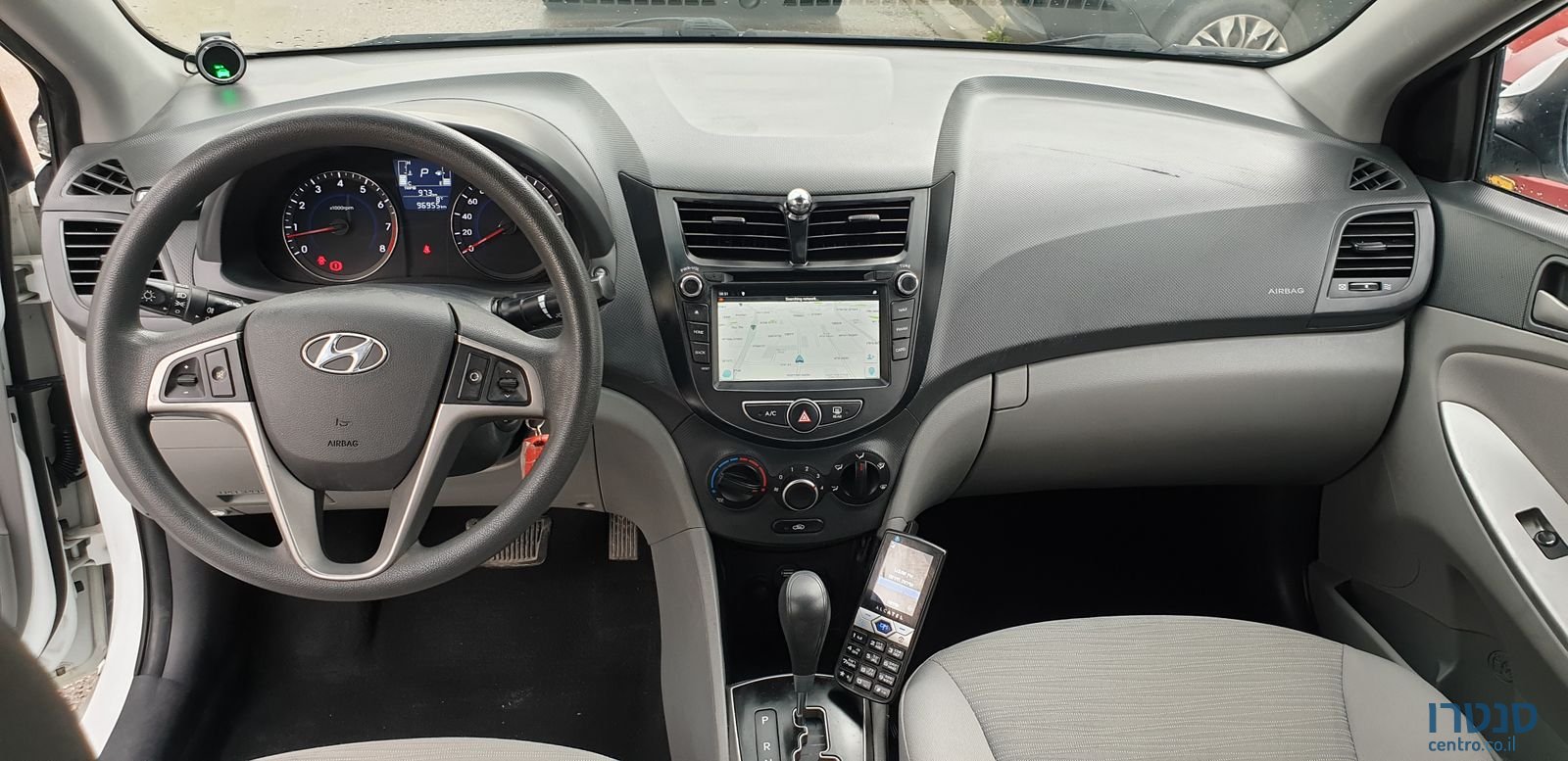 2015' Hyundai i25 photo #2