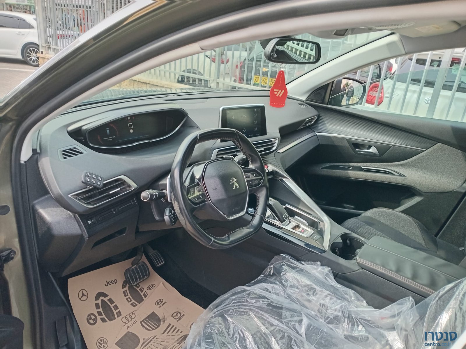 2019' Peugeot 5008 photo #2