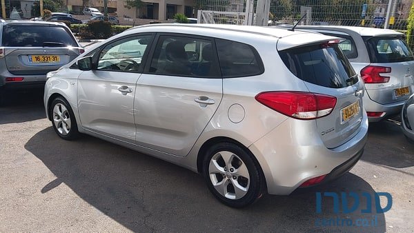 2015' Kia Carens photo #2