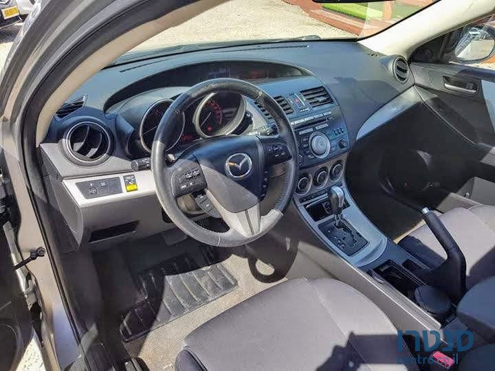 2013' Mazda 3 photo #4