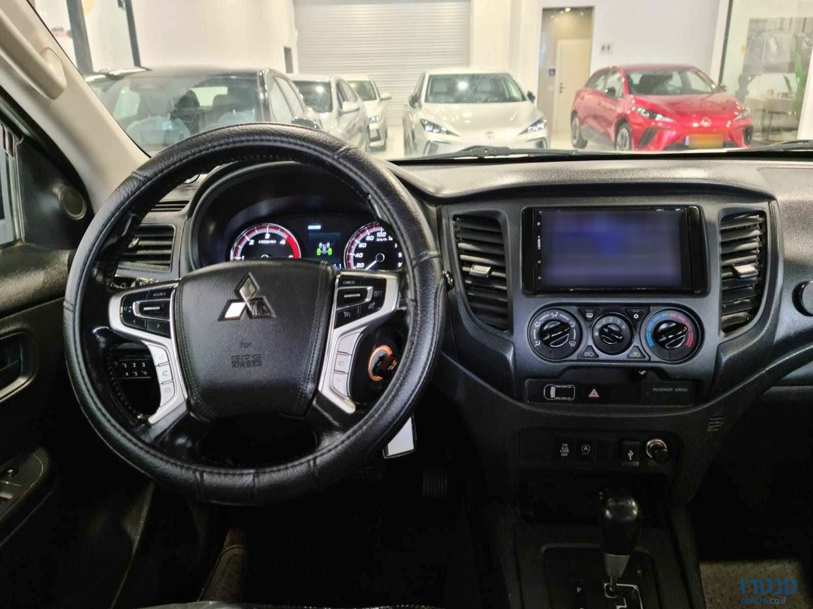2021' Mitsubishi Triton photo #4