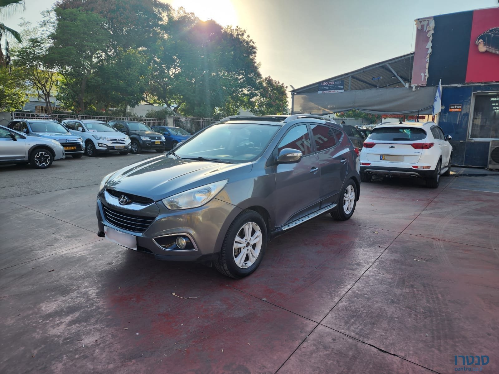 2011' Hyundai ix35 photo #1