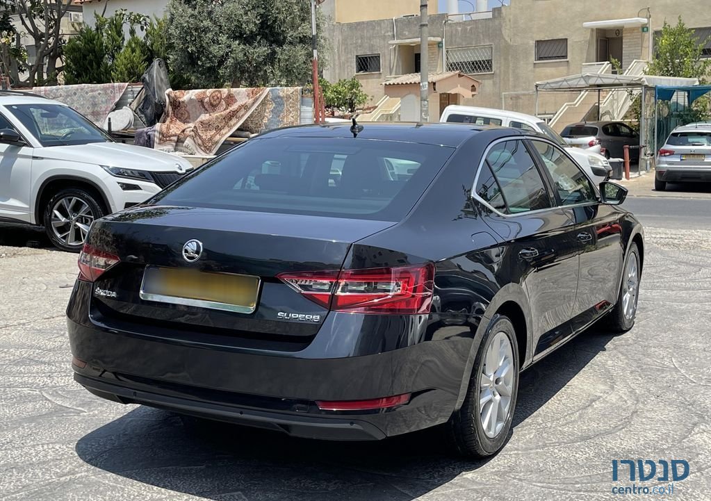 2017' Skoda Superb סקודה סופרב photo #3