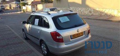2011' Skoda Fabia סקודה פביה photo #3