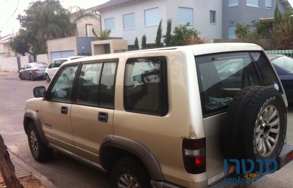 2001' Isuzu Trooper photo #2