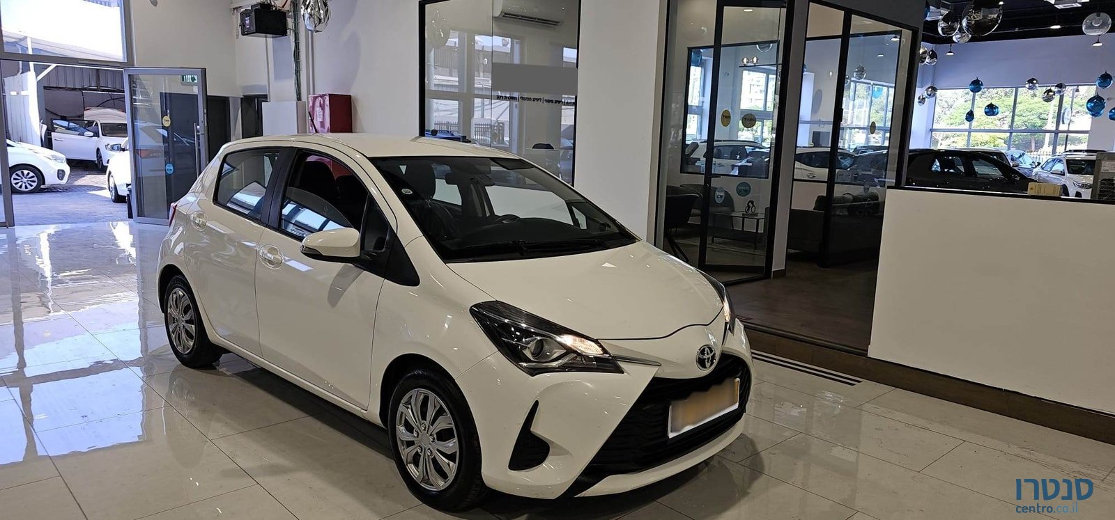 2018' Toyota Yaris photo #2
