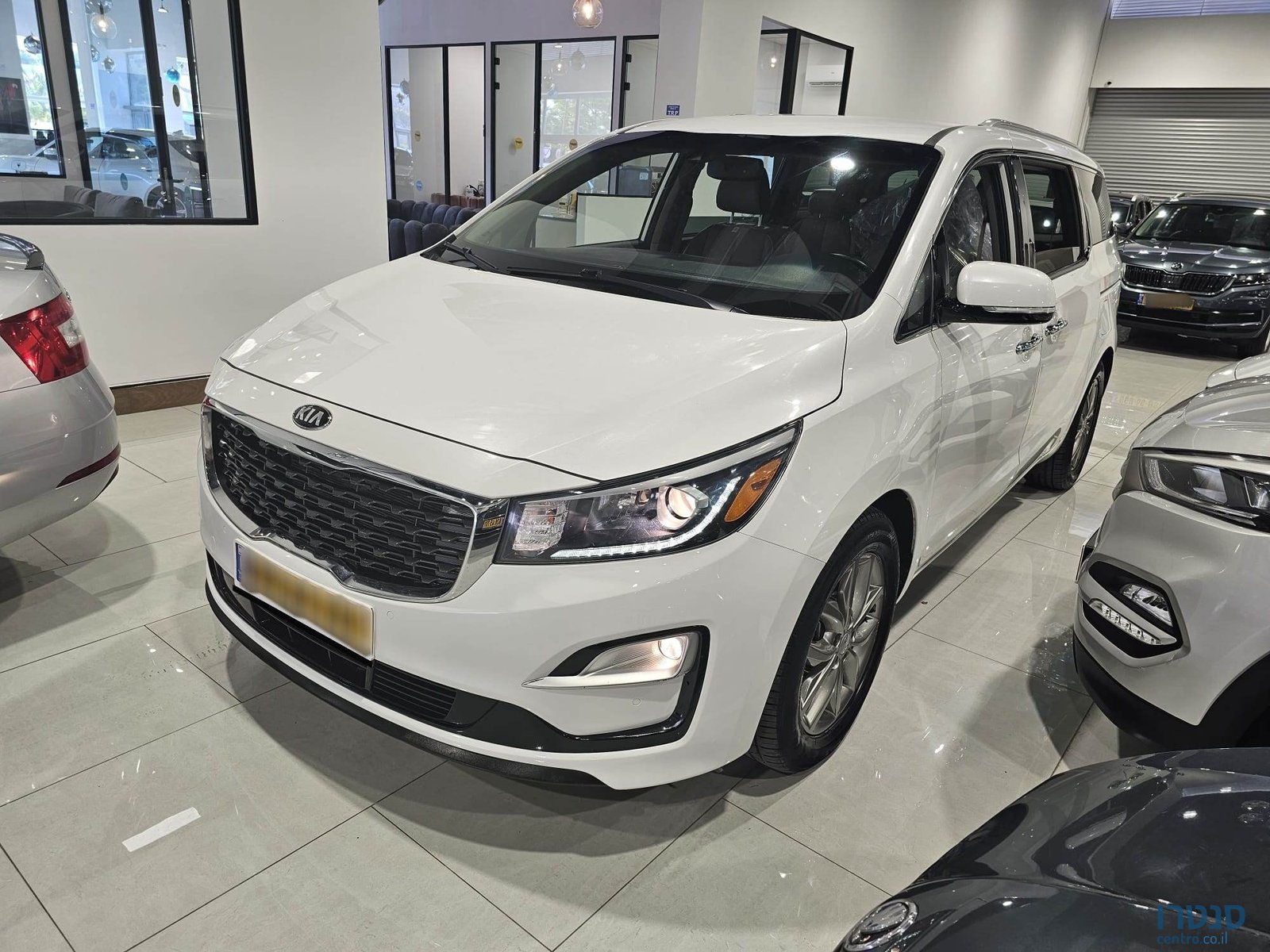 2019' Kia Carnival photo #1