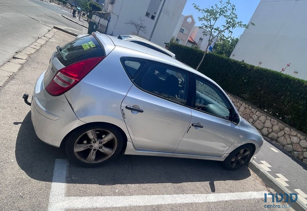 2011' Hyundai i30 יונדאי photo #3