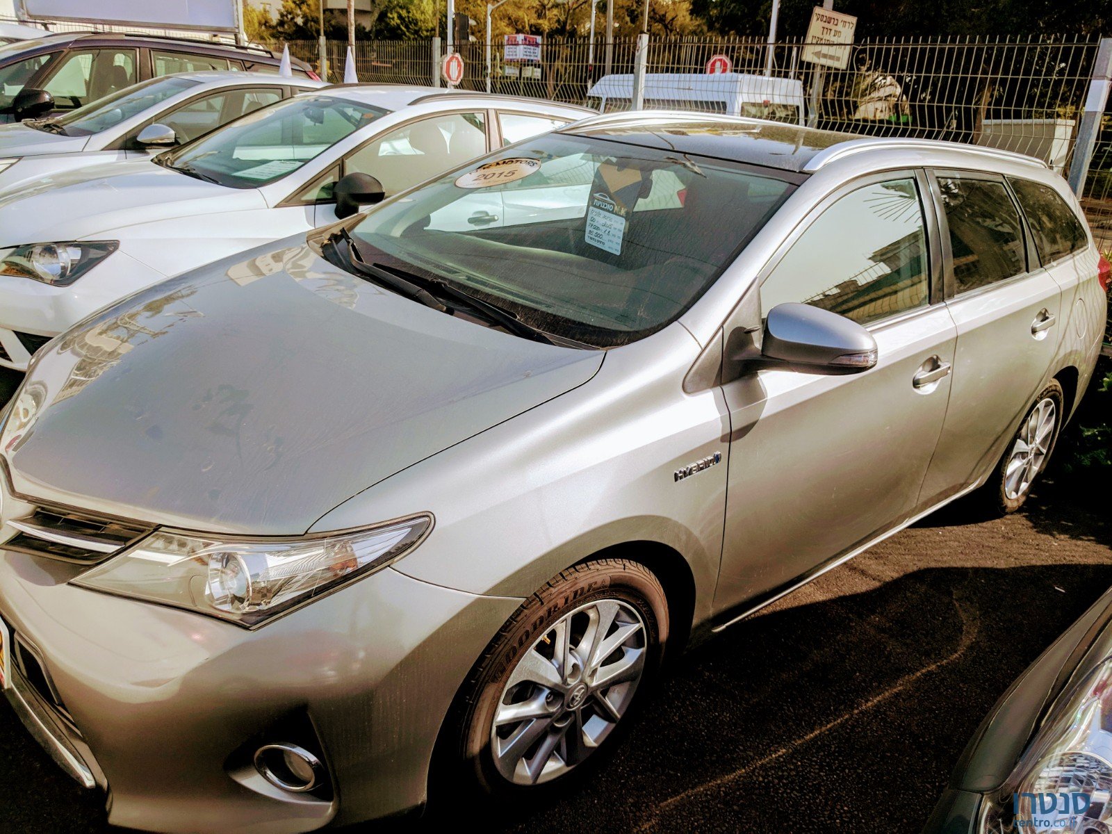 2015' Toyota Auris photo #2