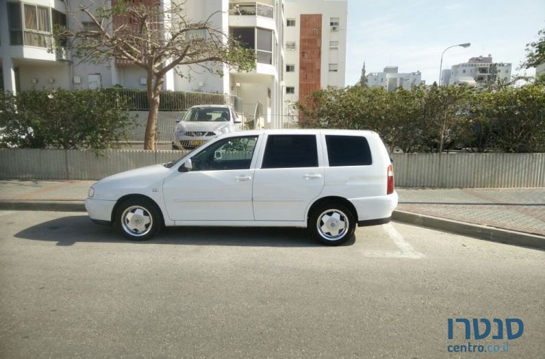 2001' Volkswagen Polo photo #1