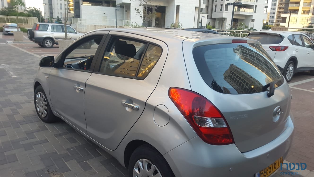 2012' Hyundai i20 photo #3