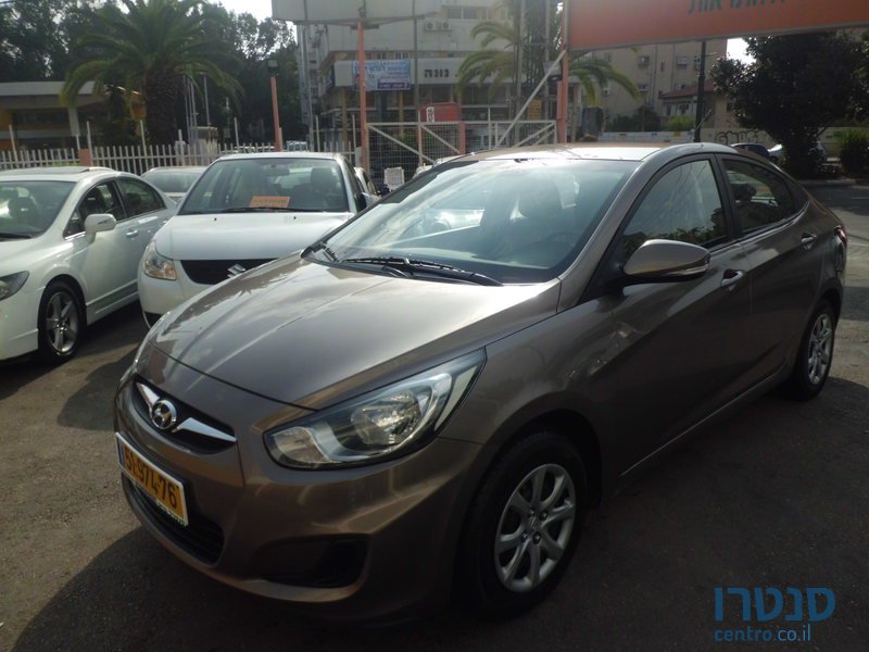 2013' Hyundai i25 photo #2