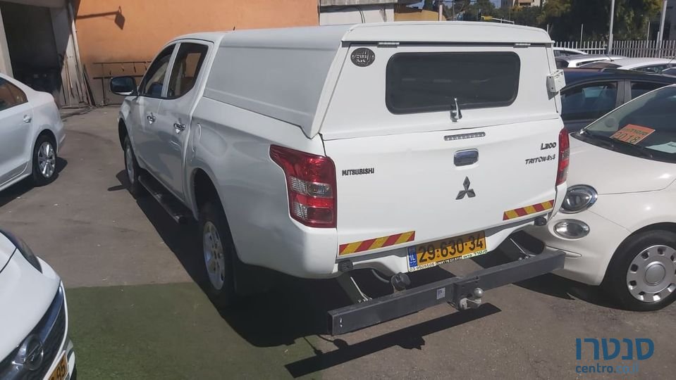 2015' Mitsubishi L 200 photo #2