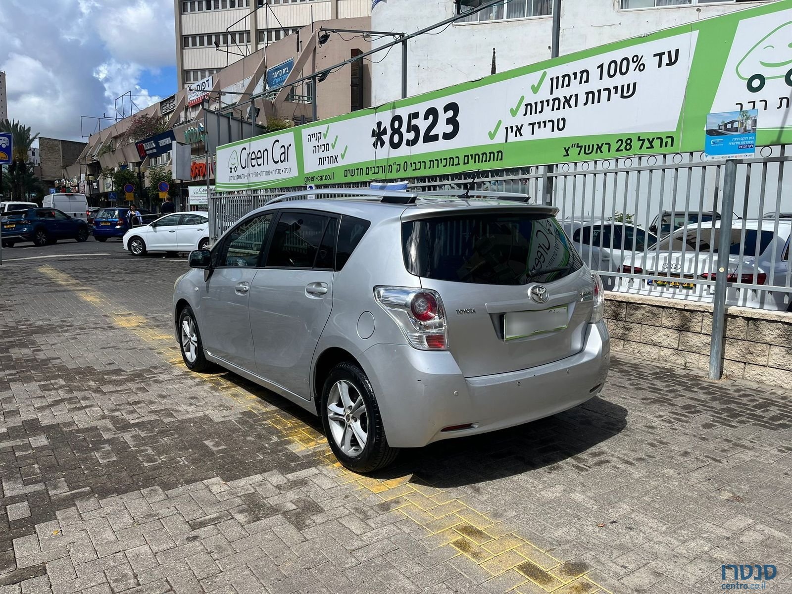 2011' Toyota Verso photo #4