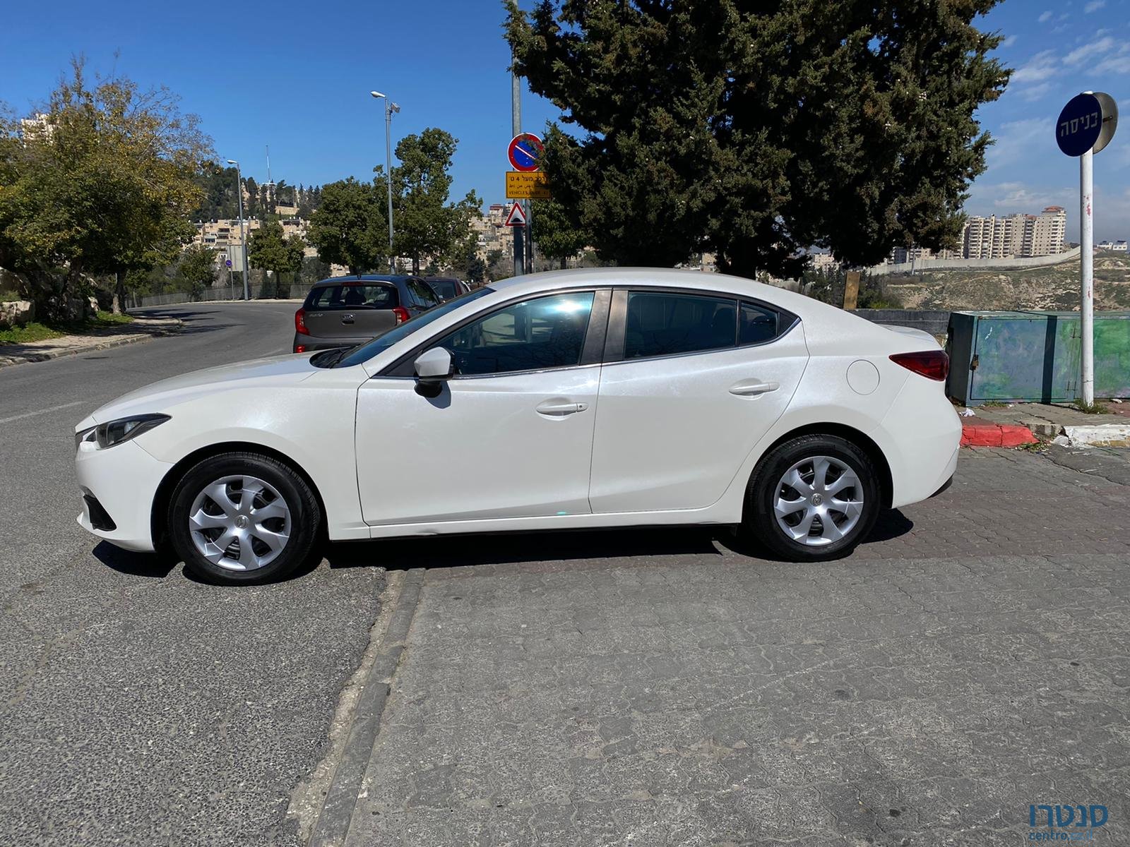 2015' Mazda 3 photo #3