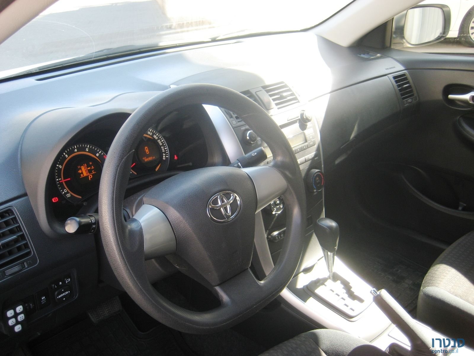 2011' Toyota Corolla photo #5