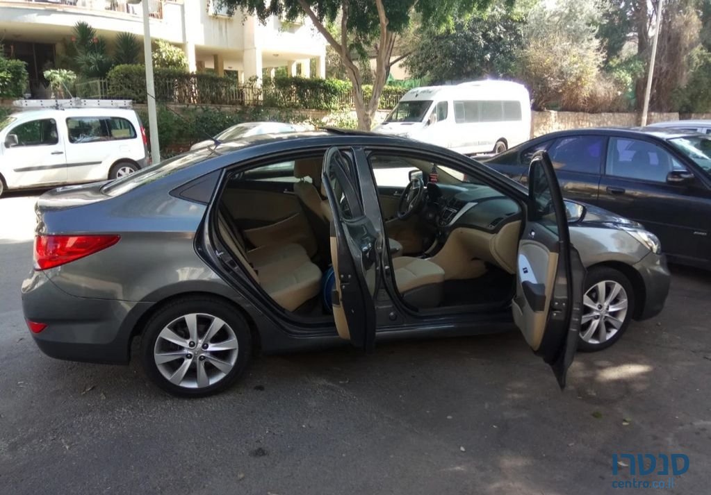 2013' Hyundai i25 יונדאי photo #2