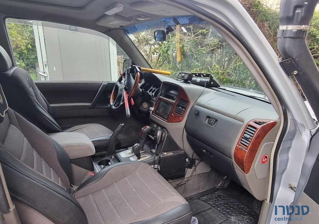 2004' Mitsubishi Pajero מיצובישי פג'רו photo #3
