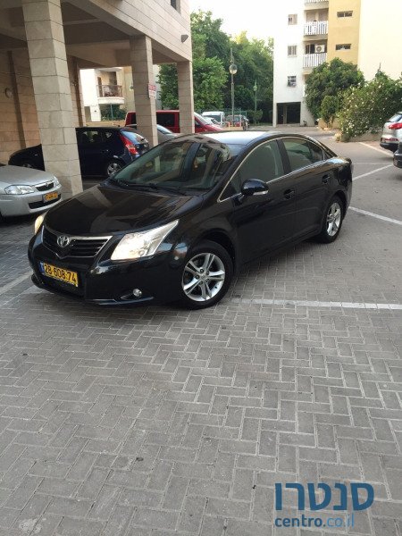 2011' Toyota Avensis photo #1