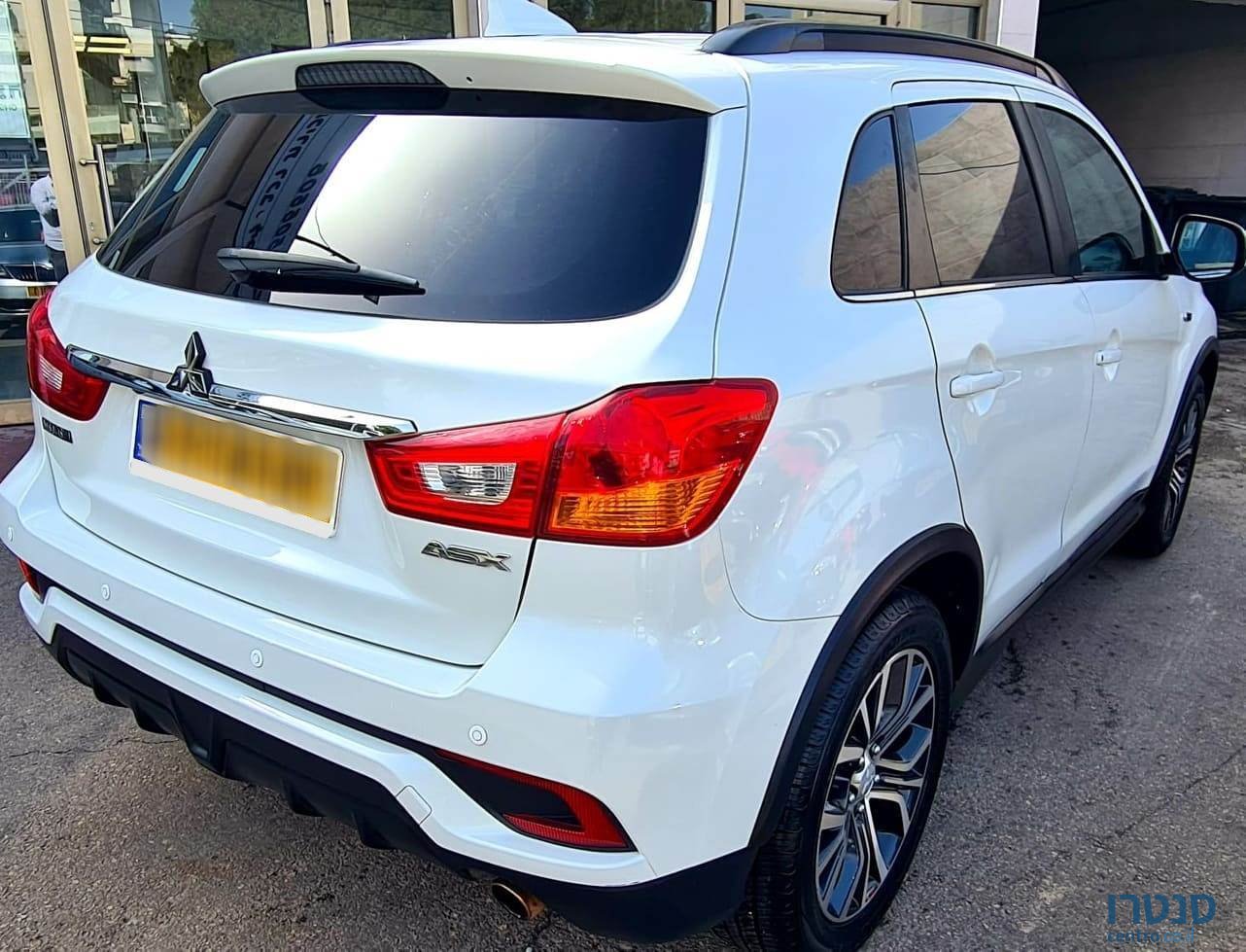 2019' Mitsubishi ASX photo #2