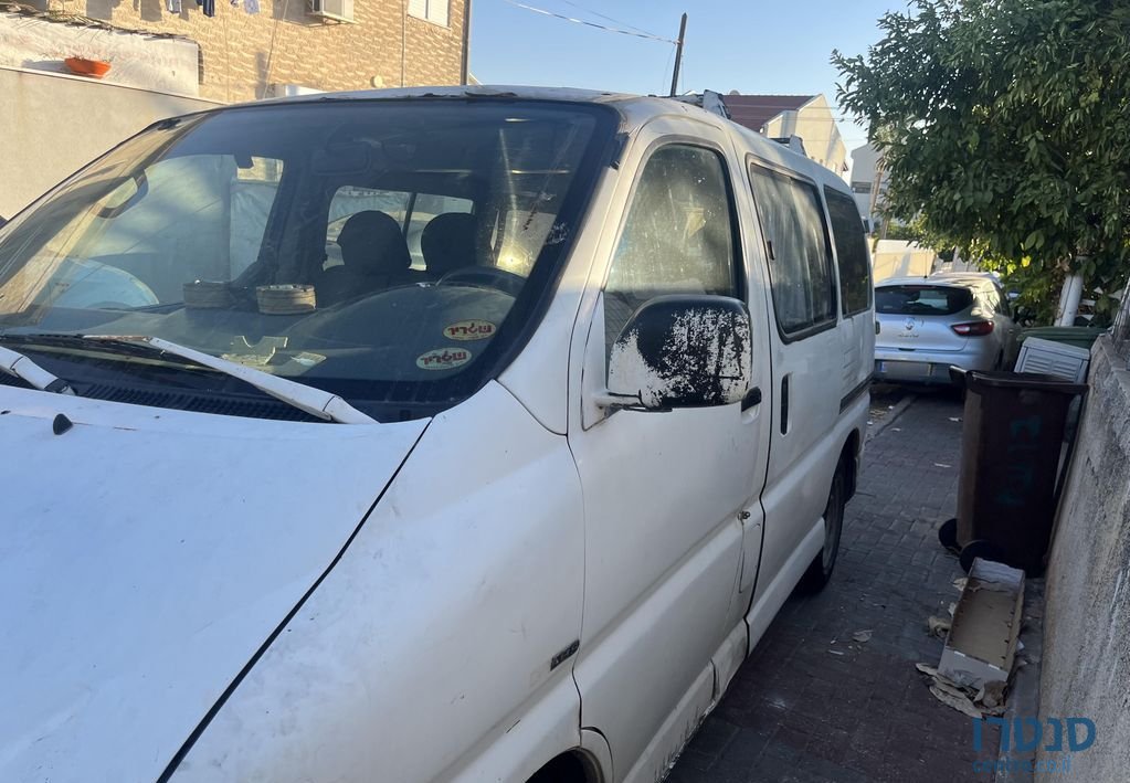 2003' Toyota HiAce טויוטה הייאס photo #2