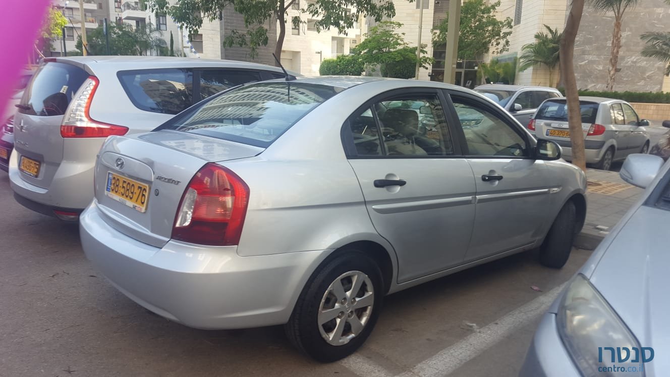 2011' Hyundai Accent photo #3