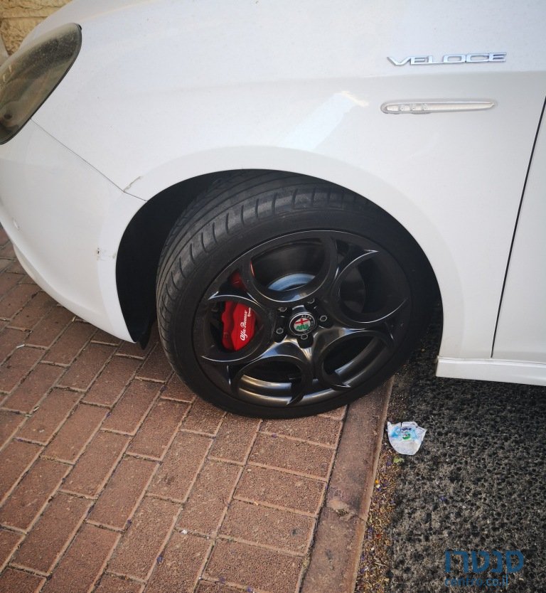 2017' Alfa Romeo Giulietta Veloce photo #4