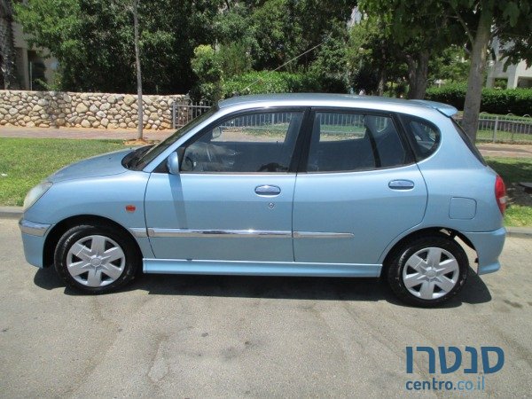 2004' Daihatsu Sirion photo #2