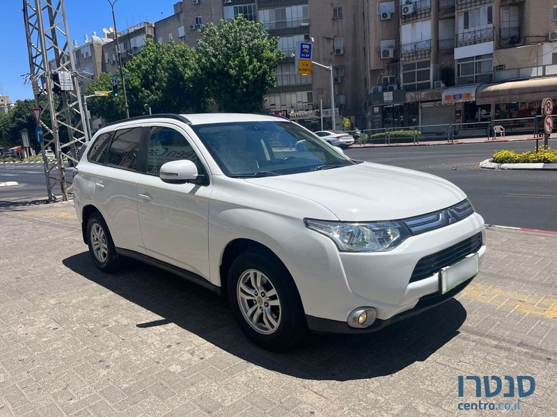 2013' Mitsubishi Outlander photo #1