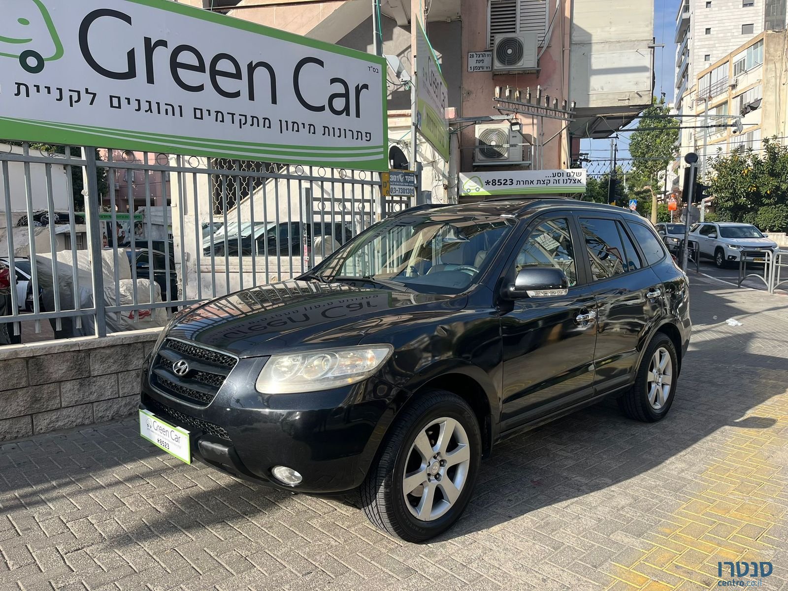 2011' Hyundai Santa Fe photo #3