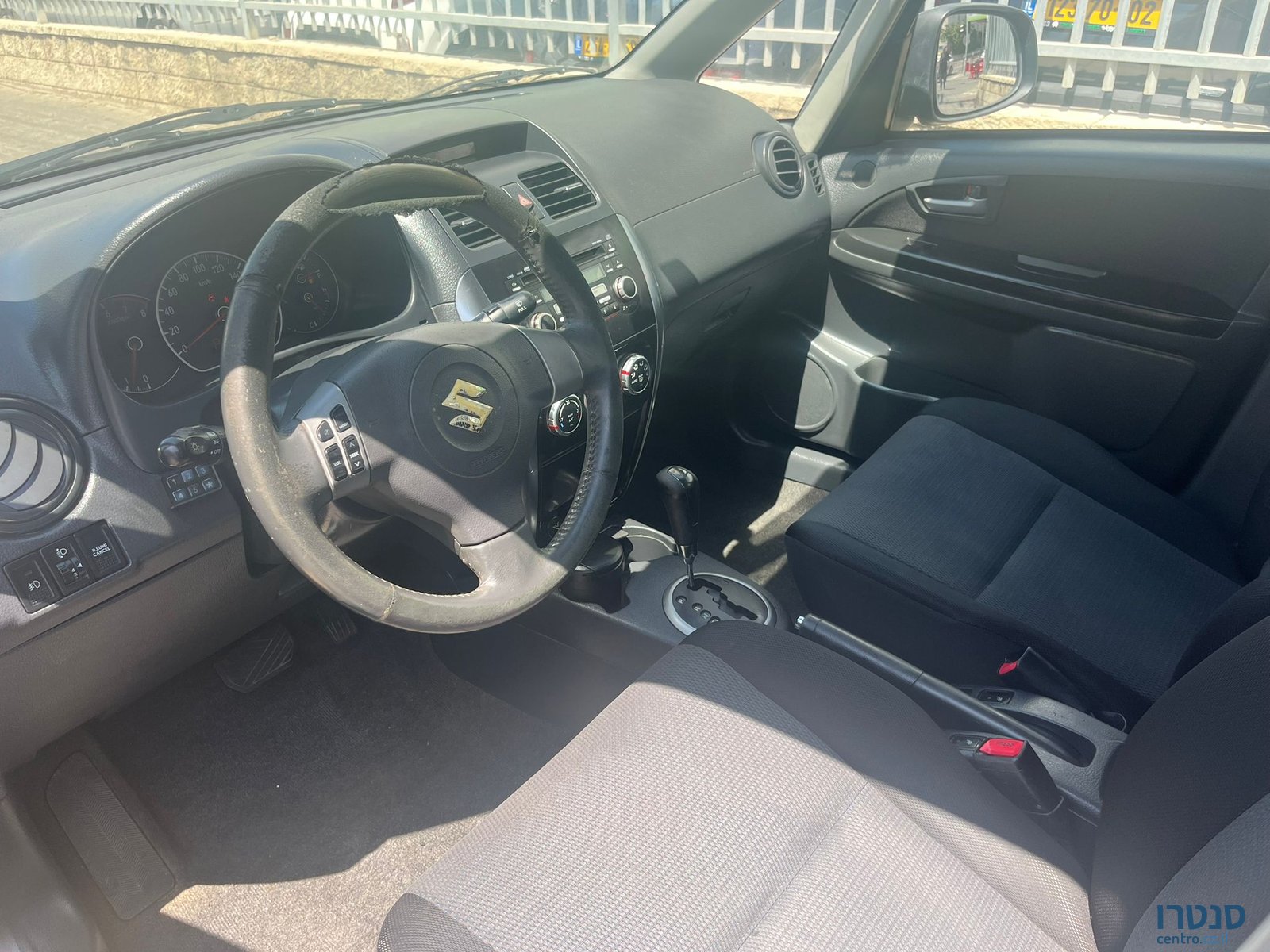 2011' Suzuki SX4 photo #4