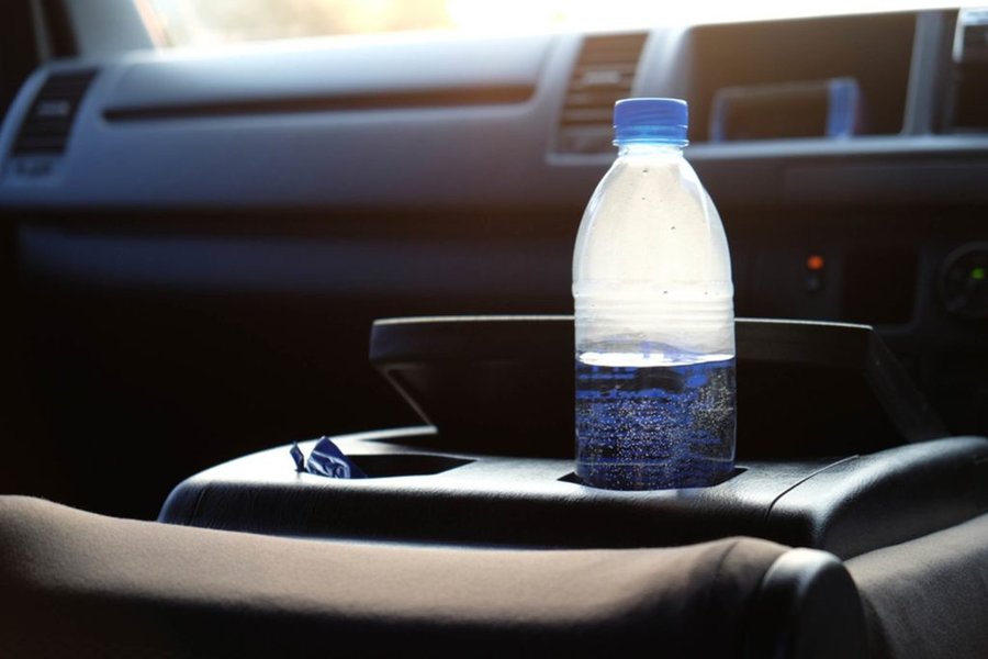 משאירים בקבוק מים ברכב? זו טעות שעלולה לגרום אפילו לשריפה