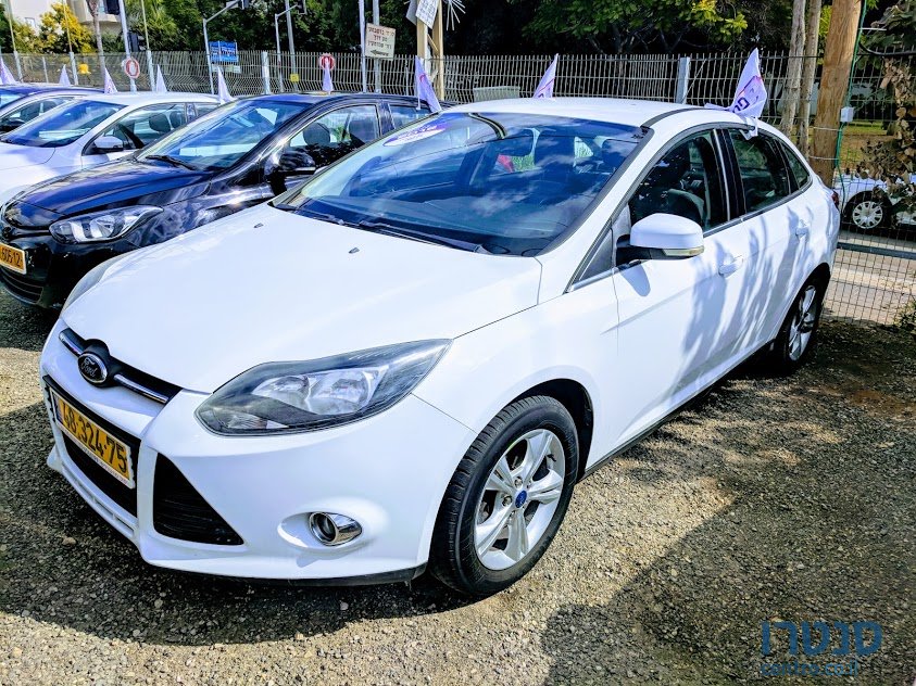 2012' Ford Focus photo #2