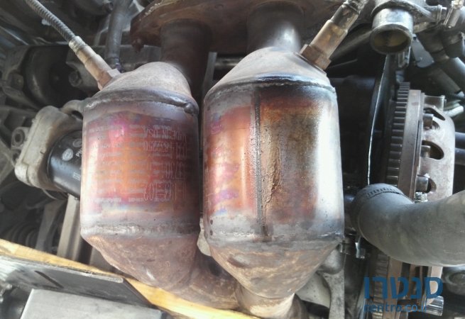 2002' Alfa Romeo 147 photo #2