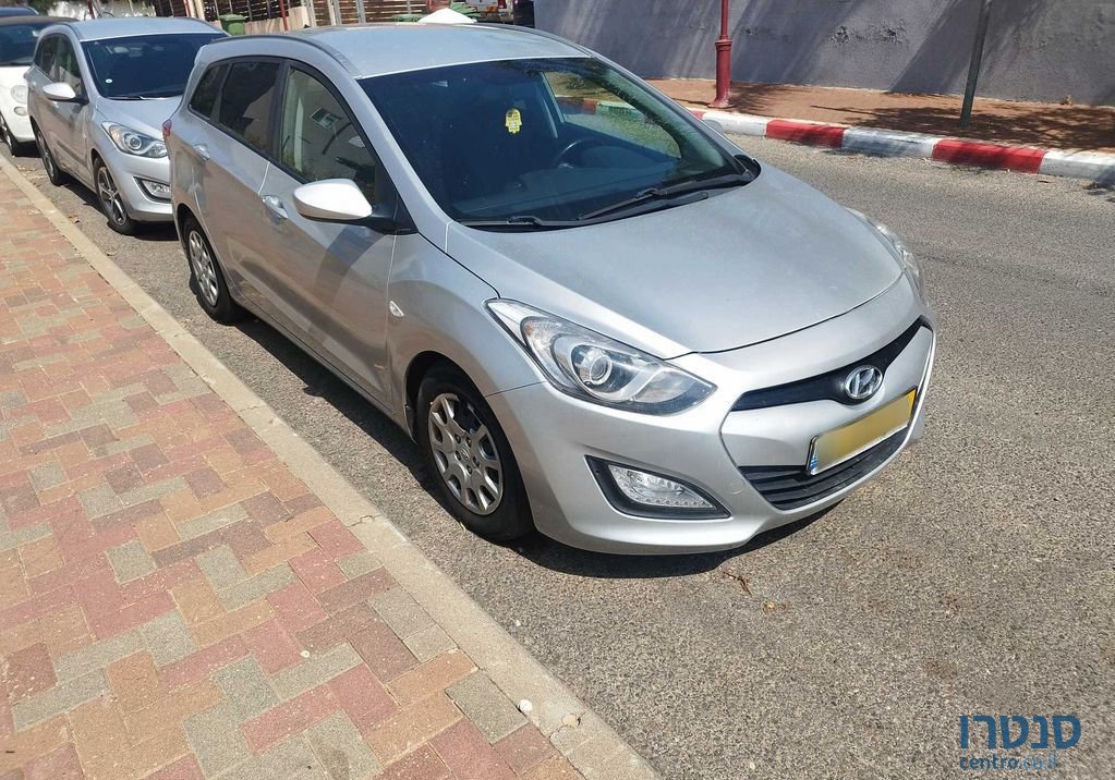 2013' Hyundai i30 יונדאי photo #1