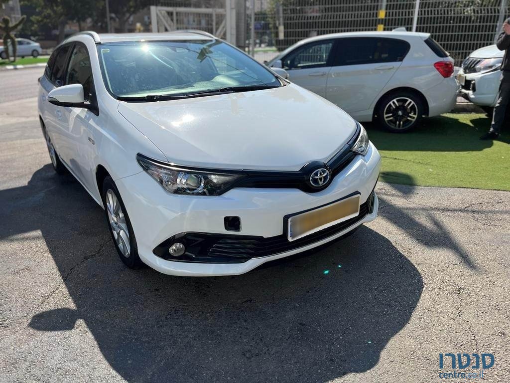 2018' Toyota Auris photo #2